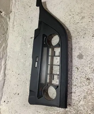 Toyota Auris E180 Climate control/heater control trim 75F542