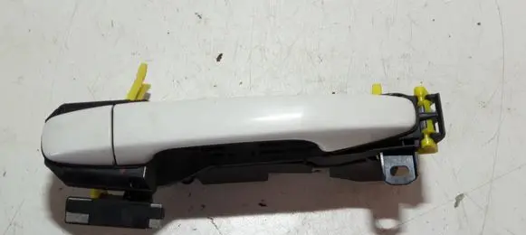 Toyota Avensis T270 Front door interior handle trim 445L PA6GF30