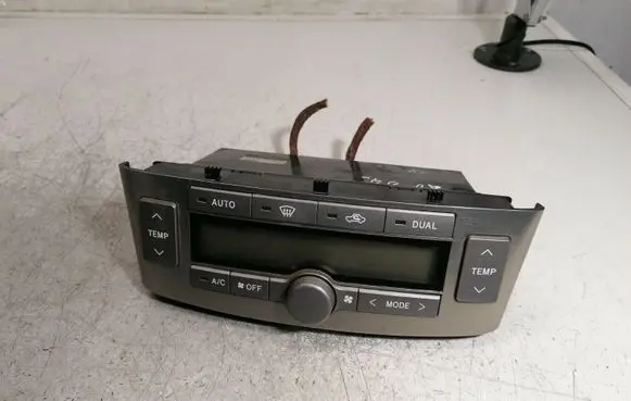Toyota Avensis T250 Climate control unit 5590005140
