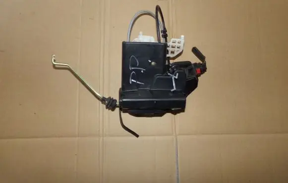KIA Opirus Front door lock