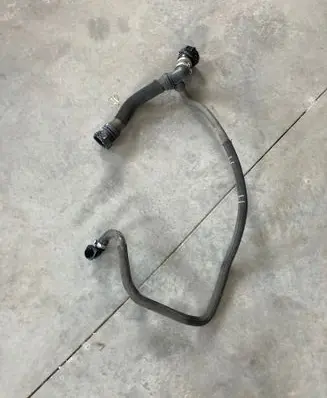 Engine coolant pipe/hose