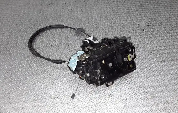 Volkswagen Golf V Rear door lock 7L0839015