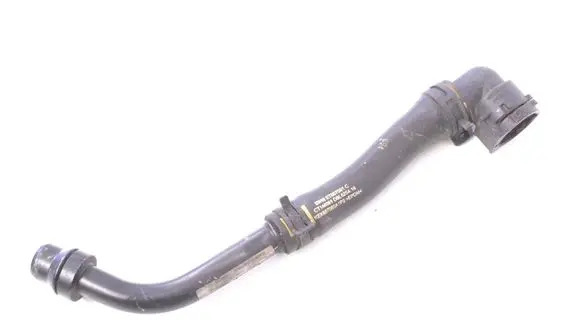 Mercedes-Benz CLA C117 X117 W117 Engine coolant pipe/hose A1332000052