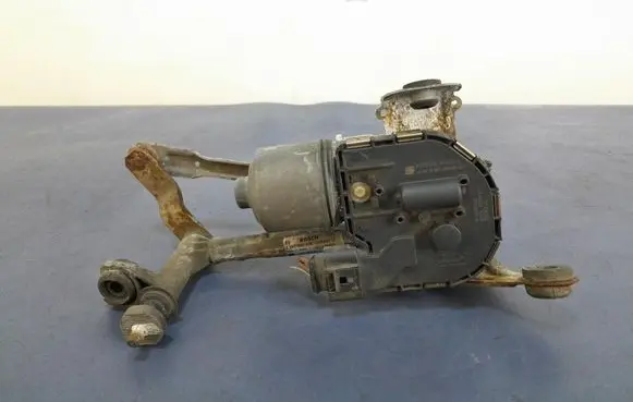 Seat Leon (1P) Front wiper linkage and motor 1P0955024B