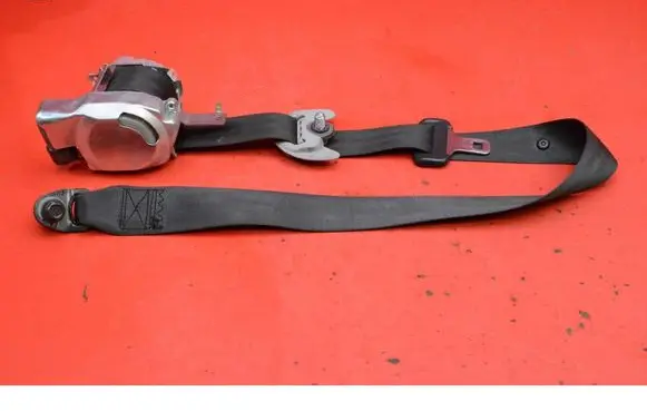 Hyundai i30 Front seatbelt 