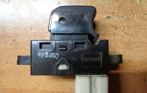 Nissan Note (E12) Electric window control switch