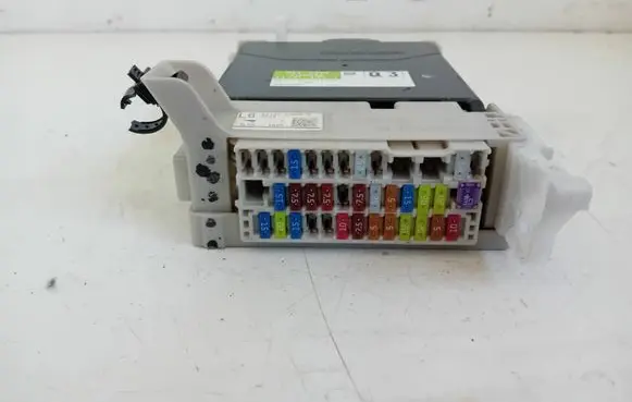 Toyota Yaris Central body control module 892210D110 MB2380008333