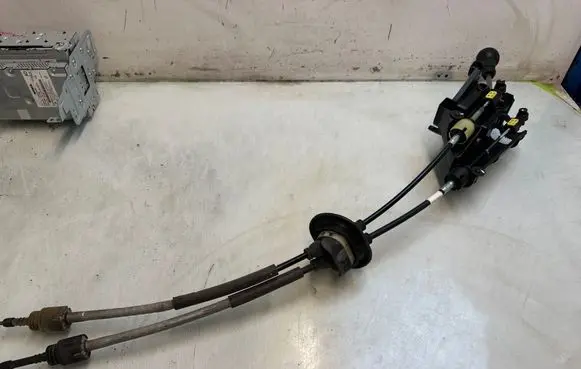Citroen Berlingo Gear shift cable linkage 9672434480