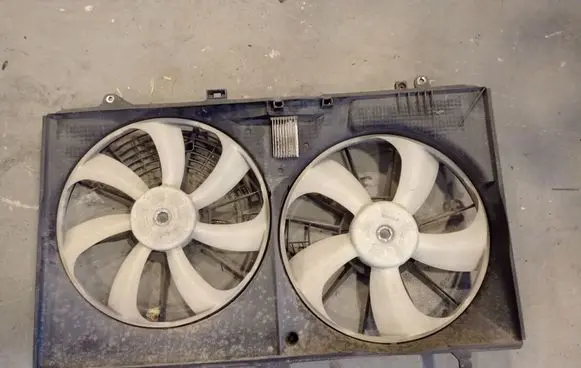 Toyota Sienna XL30 III Electric radiator cooling fan AA4227504024 4227504024