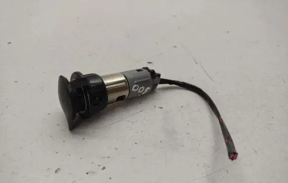 Chrysler 300 - 300C 12 V Socket (rear) VC23207A