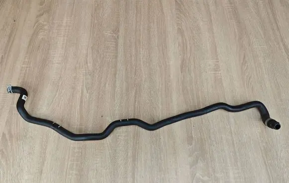 Coolant pipe/hose