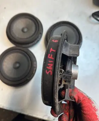 Suzuki Swift I Front door speaker 39102-62j10
