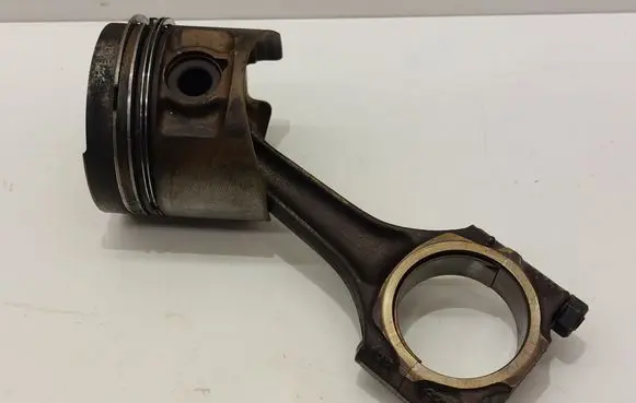 Volkswagen PASSAT B3 Piston 