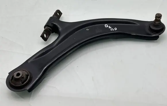 Nissan Qashqai Front lower control arm/wishbone 3816801 AM0120