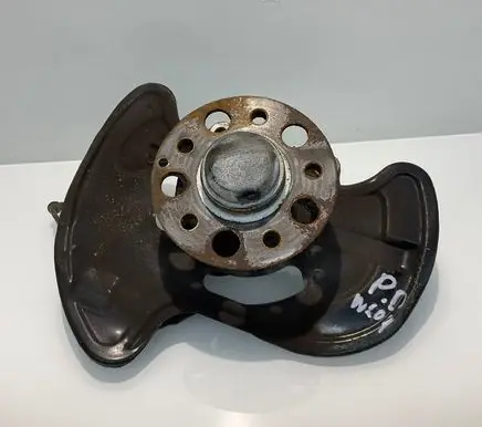 Mercedes-Benz C W204 Front wheel hub A2043320201 2043320201