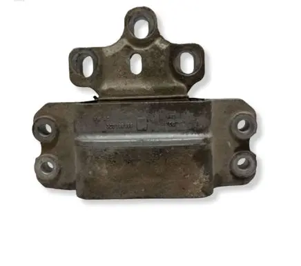 Volkswagen PASSAT B6 Engine mount bracket 3C0199555