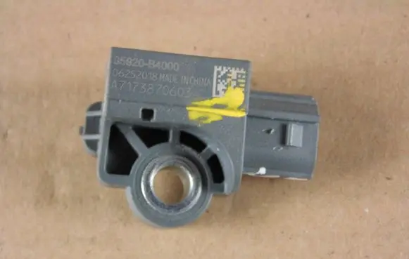 Hyundai Tucson TL Airbag deployment crash/impact sensor 95920B4000