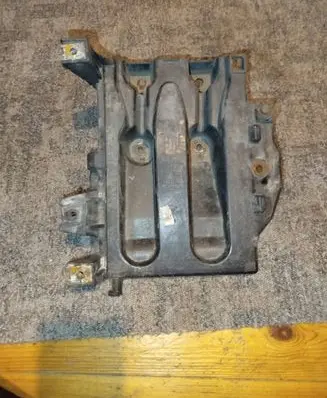 Audi TT Mk1 Battery box tray 8N8804373 547570