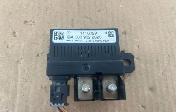 Mercedes-Benz B W246 W242 Charging relay 1110029 24101302899 A0009822023