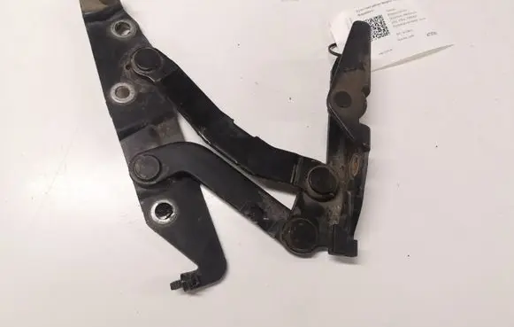 Nissan Primera Tailgate/trunk/boot hinge