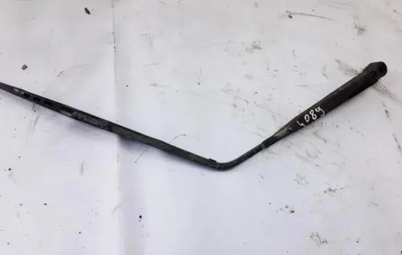 Mitsubishi Pajero Front wiper blade arm