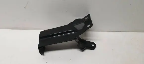 Volvo XC70 Radiator mount bracket 31261931 B0900