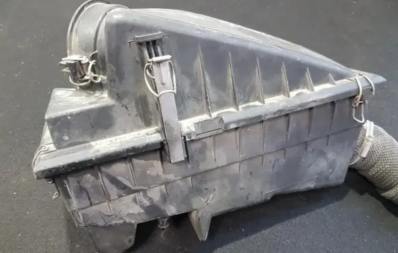 Ford Mondeo MK II Air filter box