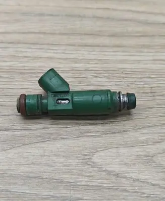 Volvo S60 Fuel injector 9470229