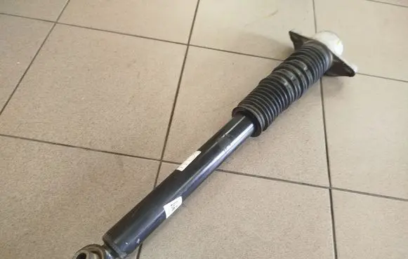 Rear shock absorber/damper