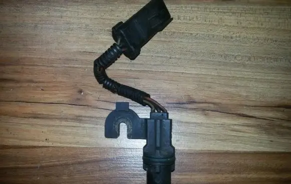 Chrysler Voyager Camshaft position sensor 4686353