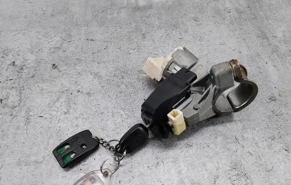 Toyota Yaris Ignition lock N0502241