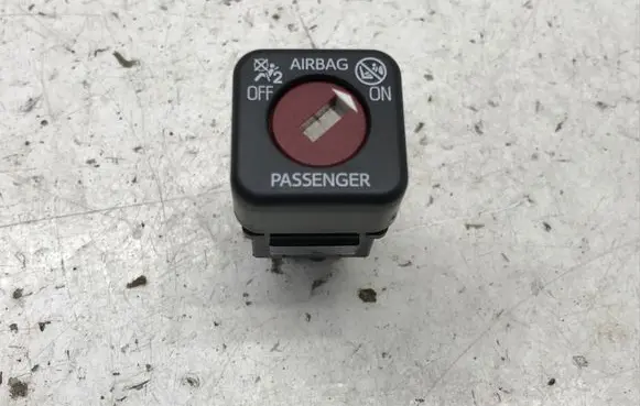 Passenger airbag on/off switch