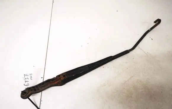 Peugeot 406 Front wiper blade arm