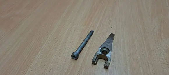 Citroen DS5 Fuel Injector clamp holder 1982J3 1982E1