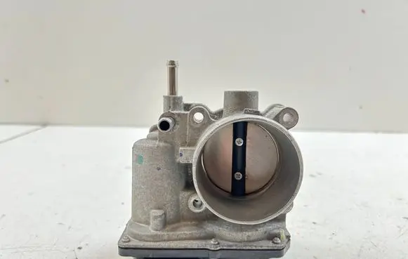 Lexus CT 200H Throttle valve 2203037060