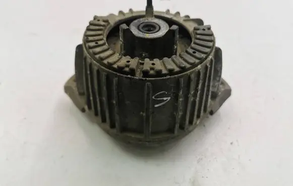 Mercedes-Benz C W204 Engine mount bracket A2042400217