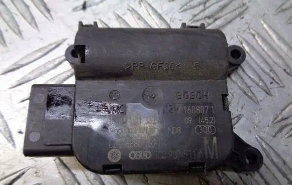 Volkswagen PASSAT B6 A/C air flow flap actuator/motor 0132801362