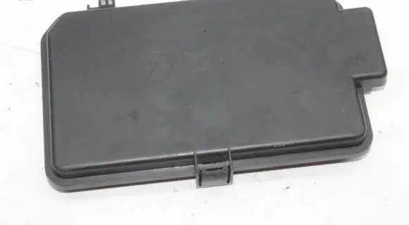 Volvo XC40 Fuse box cover 32142367