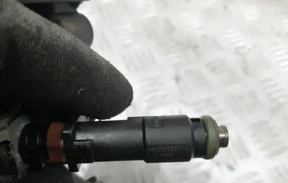 Fuel injector