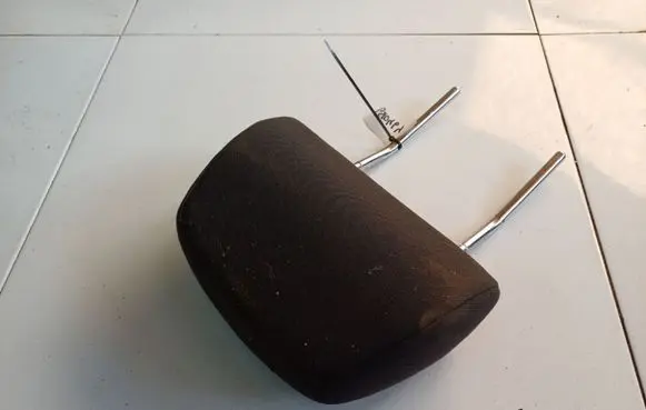 Opel Zafira B Front seat headrest 