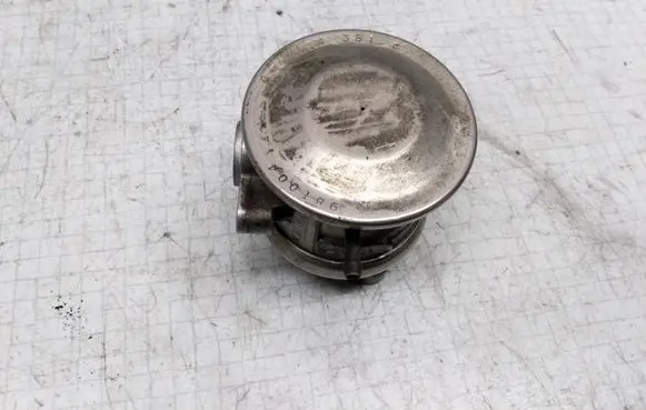 Volkswagen Golf IV EGR valve 72228600 98T004 037131351C