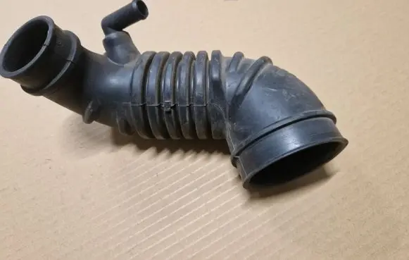 Mitsubishi L200 Turbo air intake inlet pipe/hose MN171012