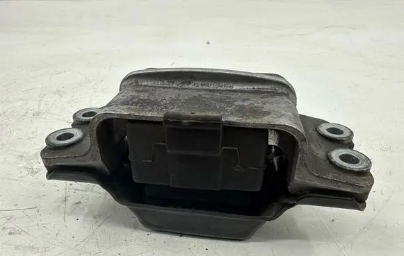 Volkswagen PASSAT B6 Engine mount bracket 3C0199555