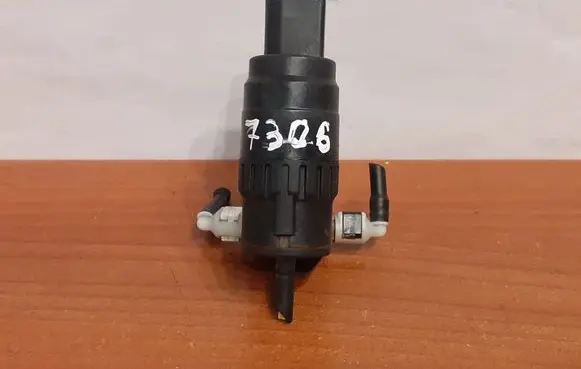 Volkswagen Golf VII Windscreen/windshield washer pump 7306 1K6955651