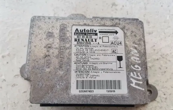 Renault Megane II Airbag control unit/module 607993800 8200412045