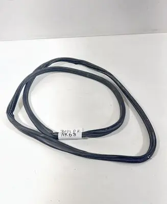 Mini Cooper Countryman R60 Front door rubber seal 9808548
