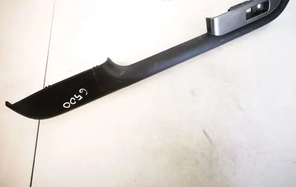 Nissan X-Trail T30 Front door window switch trim 829498h300x