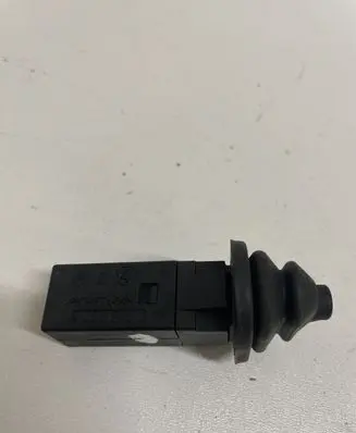 BMW 5 E60 E61 Fuel tank opening switch 82299392