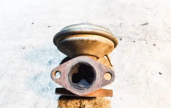 Ford Galaxy EGR valve 9D475