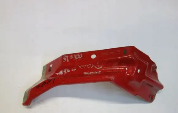 Seat Leon (1P) Fender mounting bracket 1P0821135
